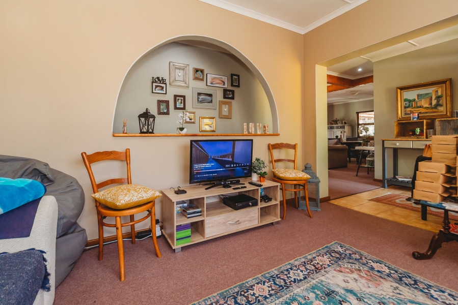 5 Bedroom Property for Sale in Heatherlands Western Cape